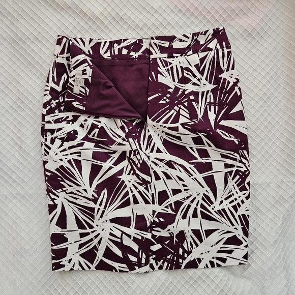 LOFT Petite Purple and White Palm Leaf Skirt - Picture 7 of 10